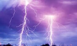 बिजली गिरने से एक व्यक्ति की मौत, महिला झुलसी बिजली गिरने से एक व्यक्ति की मौत, महिला झुलसी