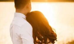 पत्नी हमारी घर नहीं-हमें किसी का डर नहीं-पत्नी को पति उड़ाता मिला गुलछर्रे पत्नी हमारी घर नहीं-हमें किसी का डर नहीं-पत्नी को पति उड़ाता मिला गुलछर्रे