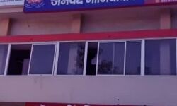 लापता पत्नी का दूसरे के हाथ में मिला हाथ-उखड गई सांस-हाई वोल्टेज ड्रामा लापता पत्नी का दूसरे के हाथ में मिला हाथ-उखड गई सांस-हाई वोल्टेज ड्रामा