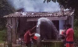 पटाखा फैक्ट्री में विस्फोट-दहल गया इलाका-उड़ गई कमरे की छत पटाखा फैक्ट्री में विस्फोट-दहल गया इलाका-उड़ गई कमरे की छत