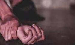 स्लीपर बस में बेटी से दुष्कर्म - मां से की छेड़छाड़ स्लीपर बस में बेटी से दुष्कर्म - मां से की छेड़छाड़