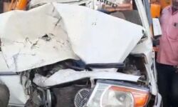 तेज रफ्तार ट्रक ने बोलेरो में मारी टक्कर-जीप के उड़े परखच्चे दो की मौत तेज रफ्तार ट्रक ने बोलेरो में मारी टक्कर-जीप के उड़े परखच्चे दो की मौत