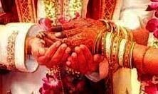 दूल्हे ने ऐसा किया क्या- जो दुल्हन चली गई विवाह में आये एक लड़के के साथ