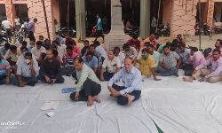 बिजली इंजीनियर व कर्मियों की हड़ताल-चरमराई बिजली व्यवस्था बिजली इंजीनियर व कर्मियों की हड़ताल-चरमराई बिजली व्यवस्था