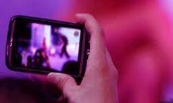 अश्लील फोटो के माध्यम से ब्लैकमेल करने के आरोप में युवती के खिलाफ प्रकरण दर्ज