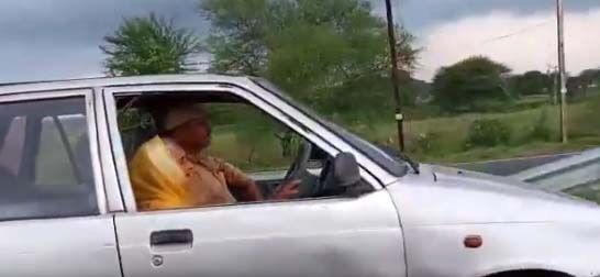 90 वर्षीय महिला ड्राईविंग करती आई नजर- CM ने की तारीफ- देखें वीडियो