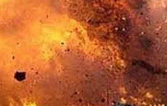 गोदाम में विस्फोट से पिता-पुत्र की मौत