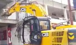 माफिया के मार्ट पर चला बुलडोजर-4 मंजिला मार्ट हुआ जमींदोज माफिया के मार्ट पर चला बुलडोजर-4 मंजिला मार्ट हुआ जमींदोज