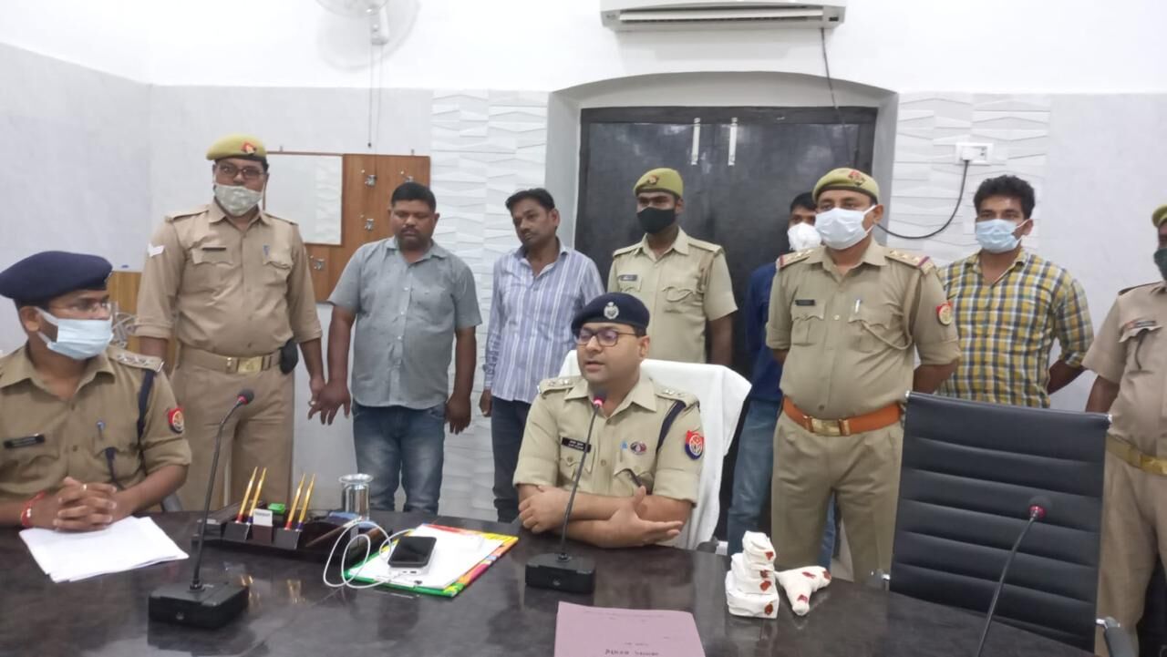 पुलिस मुठभेड़ में एक लुटेरा घायल-गैंग के सरगना समेत दो बदमाश दबोचे