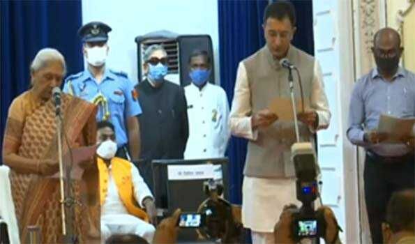 योगी का बढ़ा परिवार- 7 नये मंत्रियों ने ली शपथ