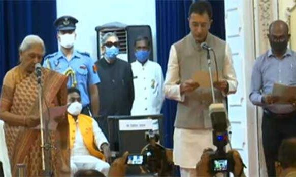 योगी का बढ़ा परिवार- 7 नये मंत्रियों ने ली शपथ