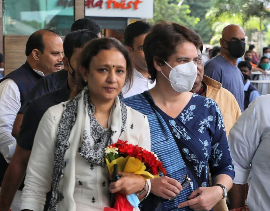लखनऊ पहुंची प्रियंका गांधी-हुआ जोरदार स्वागत-बनाएंगी चुनावी रणनीति लखनऊ पहुंची प्रियंका गांधी-हुआ जोरदार स्वागत-बनाएंगी चुनावी रणनीति