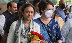 लखनऊ पहुंची प्रियंका गांधी-हुआ जोरदार स्वागत-बनाएंगी चुनावी रणनीति लखनऊ पहुंची प्रियंका गांधी-हुआ जोरदार स्वागत-बनाएंगी चुनावी रणनीति