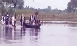 स्कूली बच्चों से भरी नाव नदी में पलटी-मचा कोहराम-बाल बाल बचे सभी स्कूली बच्चों से भरी नाव नदी में पलटी-मचा कोहराम-बाल बाल बचे सभी