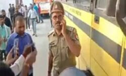 कंडक्टर ने मांगा किराया-दारोगा ने दिया थप्पड़-वीडियों हुआ वायरल कंडक्टर ने मांगा किराया-दारोगा ने दिया थप्पड़-वीडियों हुआ वायरल