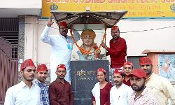 सपाईयों ने मनाई शहीद भगत सिंह की जयंती- माल्यार्पण कर किया वृक्षारोपण सपाईयों ने मनाई शहीद भगत सिंह की जयंती- माल्यार्पण कर किया वृक्षारोपण