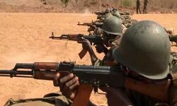 सेना के काफिले पर हमला - पांच की मौत