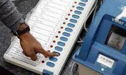 उपचुनावः तीन विधानसभा सीटों पर मतदान जारी उपचुनावः तीन विधानसभा सीटों पर मतदान जारी