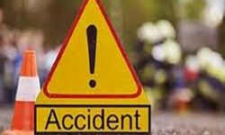 तेज रफ्तार कैंटर की चपेट में आकर बाइक सवार तीन की मौत