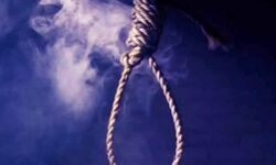 घरेलू कलह में खत्म परिवार, बच्चों का गला घोंटकर खुद फांसी पर झूली घरेलू कलह में खत्म परिवार, बच्चों का गला घोंटकर खुद फांसी पर झूली