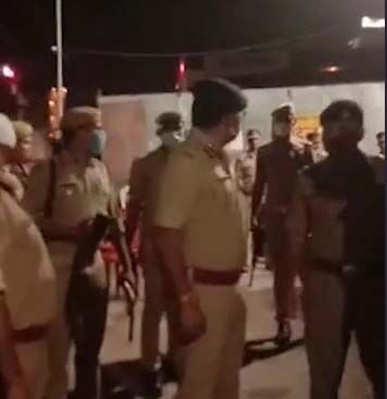 जंगलराज-मॉडल शॉप में नहीं दी फ्री शराब तो कर दी वेटर की हत्या जंगलराज-मॉडल शॉप में नहीं दी फ्री शराब तो कर दी वेटर की हत्या
