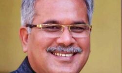 थम नहीं रहा घमासान - चार और विधायक दिल्ली पहुंचे थम नहीं रहा घमासान - चार और विधायक दिल्ली पहुंचे