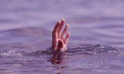 गंगा स्नान करती तीन महिलाएं तेज धारा में बहीं गंगा स्नान करती तीन महिलाएं तेज धारा में बहीं