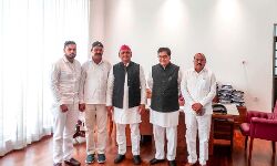 बसपा महासचिव वीर सिंह एडवोकेट सपा में शामिल