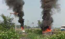 कृषि कानूनों का विरोध कर रहे किसानों को भाजपा नेताओं की गाडियों ने रौंदा कृषि कानूनों का विरोध कर रहे किसानों को भाजपा नेताओं की गाडियों ने रौंदा