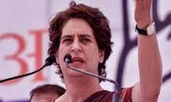 PAC शिविर में प्रियंका - बाहर कांग्रेसियों का जमावड़ा