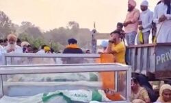 बोले किसान-दोषियों की गिरफ्तारी के बाद ही शवों का अंतिम संस्कार बोले किसान-दोषियों की गिरफ्तारी के बाद ही शवों का अंतिम संस्कार
