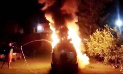 भाजपा नेता के परिवार को जिंदा जलाने का प्रयास, कार में लगी आग भाजपा नेता के परिवार को जिंदा जलाने का प्रयास, कार में लगी आग
