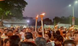 लखीमपुर खीरी हिंसा-किसानों की आत्म शांति के लिए कांग्रेस का कैंडल मार्च लखीमपुर खीरी हिंसा-किसानों की आत्म शांति के लिए कांग्रेस का कैंडल मार्च