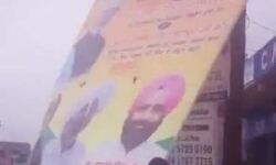 गुस्से में किसान, फाड़े भाजपा के पोस्टर उखाड़ा राज्यमंत्री का होर्डिंग गुस्से में किसान, फाड़े भाजपा के पोस्टर उखाड़ा राज्यमंत्री का होर्डिंग