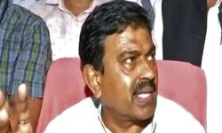 लखीमपुर खीरी हिंसा-किसान संघ ने तरेरी आंखें,मंत्री की भूमिका की हो जांच लखीमपुर खीरी हिंसा-किसान संघ ने तरेरी आंखें,मंत्री की भूमिका की हो जांच