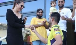 CSK के गेंदबाज ने अपनी गर्लफ्रेंड को किया प्रपोज- देखें वीडियो CSK के गेंदबाज ने अपनी गर्लफ्रेंड को किया प्रपोज- देखें वीडियो