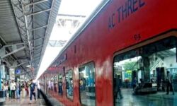 चलती पुष्पक एक्सप्रेस में लूटपाट 20-साल की युवती से गैंगरेप चलती पुष्पक एक्सप्रेस में लूटपाट 20-साल की युवती से गैंगरेप