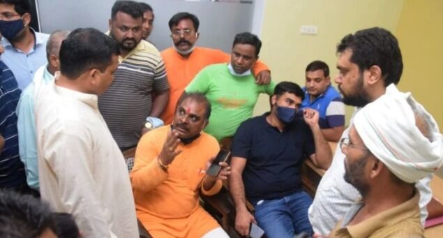 भाजपा नेताओं की थाने में गुंडई- छह नामजद 35 अज्ञात के खिलाफ मुकदमा