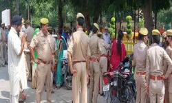 दारोगा की कार की टक्कर से हवा में उडे साइकिल सवार बुजुर्ग