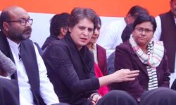 केंद्रीय गृह राज्यमंत्री की बर्खास्तगी के लिए प्रियंका मौन व्रत पर केंद्रीय गृह राज्यमंत्री की बर्खास्तगी के लिए प्रियंका मौन व्रत पर