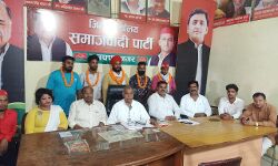 भाजपा छोड़ साथियों समेत साइकिल पर सवार हुए बूथ अध्यक्ष भाजपा छोड़ साथियों समेत साइकिल पर सवार हुए बूथ अध्यक्ष