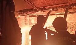 केमिकल फैक्ट्री में लगी आग-रिहायशी इलाके में दहशत व्याप्त केमिकल फैक्ट्री में लगी आग-रिहायशी इलाके में दहशत व्याप्त