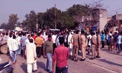 तेज रफ्तार कार ने साइकिल सवार को कुचला-50 लाख के मुआवजे की मांग