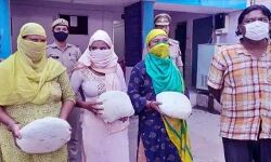 काला सोना बेचकर मुनाफा कमा रही तीन महिलाएं गिरफ्तार काला सोना बेचकर मुनाफा कमा रही तीन महिलाएं गिरफ्तार