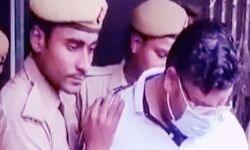 लखीमपुर हिंसा-अंकित के घर तलाशी-पुलिस के हाथ लगा बड़ा सुराग लखीमपुर हिंसा-अंकित के घर तलाशी-पुलिस के हाथ लगा बड़ा सुराग