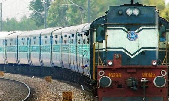 स्टेशन पर हुआ ट्रेन में ब्लास्ट- सीआरपीएफ के 4 जवान घायल