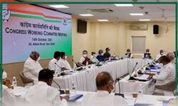 कमजोर विदेश नीति के कारण चुनौतियों से जूझ रहा है देश : सोनिया