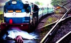 दो युवकों की ट्रेन की चपेट में आने से मौत दो युवकों की ट्रेन की चपेट में आने से मौत