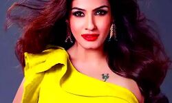 रवीना टंडन ने बड़े मियां छोटे मियां के 23 साल पूरे होने पर जताई खुशी