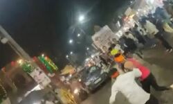 फिर बिगड़ा कार का मूड- घुसी विसर्जन जुलूस में-किया 7 को बेहाल फिर बिगड़ा कार का मूड- घुसी विसर्जन जुलूस में-किया 7 को बेहाल